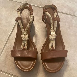 Michael Kors Holly Wedge Size 9M. Box included.